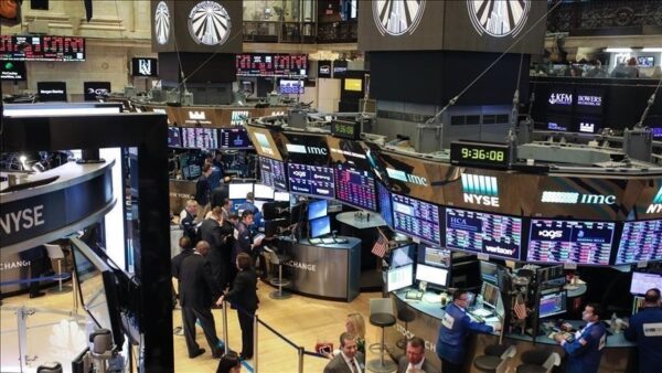 Ukraine crisis: US stocks lower amid Ukraine uncertainty